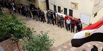 Favoriții ar fi Amr Moussa şi Mohamed Morsi, scrie presa.