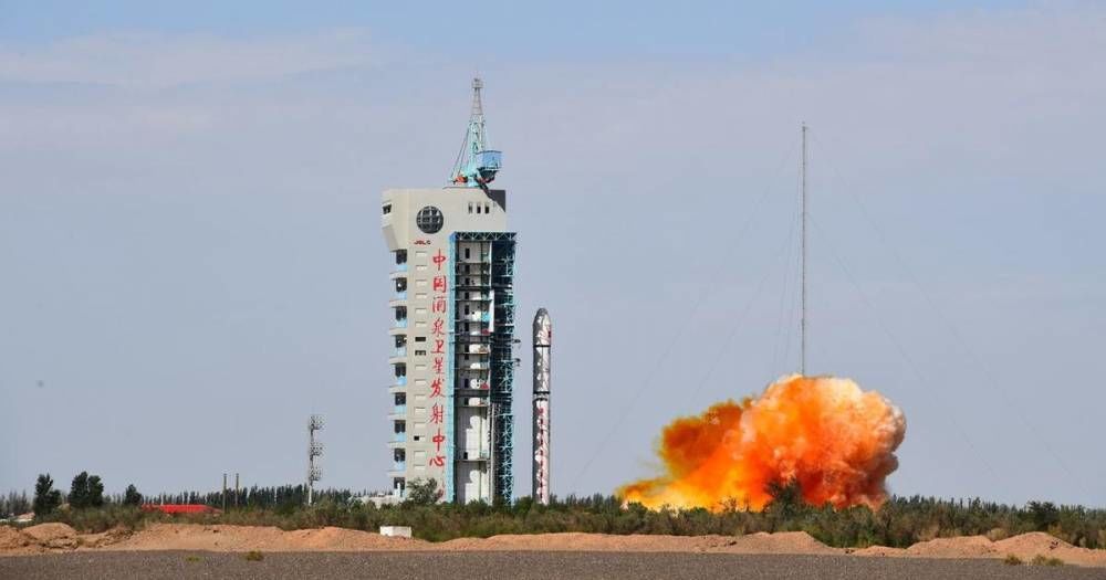 Китайский многоразовый космический аппарат вернулся на Землю.