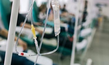 Un băiat de 17 ani a ajuns în comă la spital, după ce a fost lovit în plin de un automobil. 