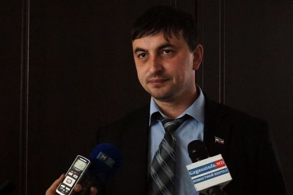 По данным следствия, Анатолий Кара принимал участие в вербовке и подготовке молодых людей для организации беспорядков.