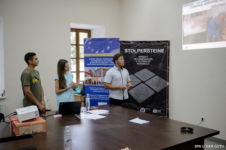 Молдавские учащиеся познакомились с реставрацией у экспертов из Италии