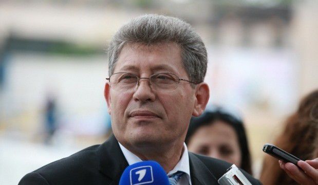 Теперь Гимпу говорит, что нашим государством руководят три ветви власти.