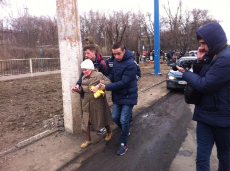 Женщина была госпитализирована, мужчину в места инцидента забрала милиция. Фото: pravda.com.ua