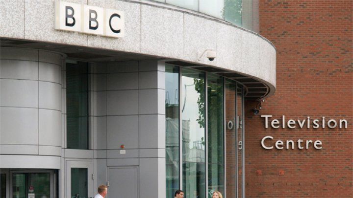 Scandal de amploare la BBC. Angajatele cer drepturi salariale egale