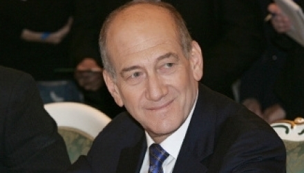 Potrivit sentinței, Olmert de 68 de ani va trebui să achite și o amendă de un milion de shekeli (210.000 de euro).