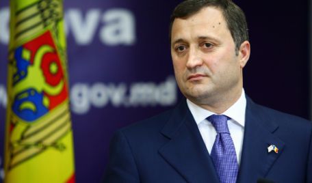 După decizia Curţii Constituţionale de anul trecut,Vlad Filat s-a transformat în trepăduşul lui Plahotniuc.