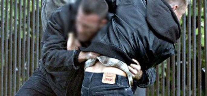 Patru indivizi au atacat și jefuit un bărbat. Foto: ex-press.ro