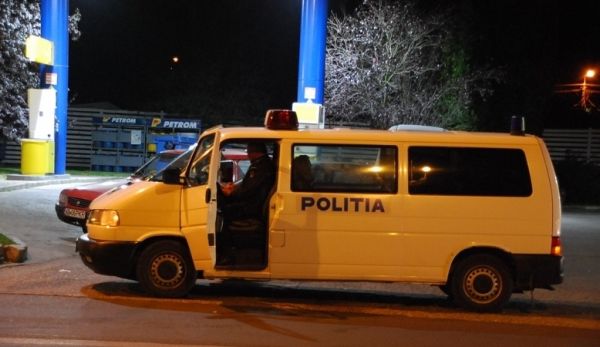 Doi indivizi au jefuit in aceasta seara un oficiu postal din sectorul Rascani al capitalei. Foto: protv.md