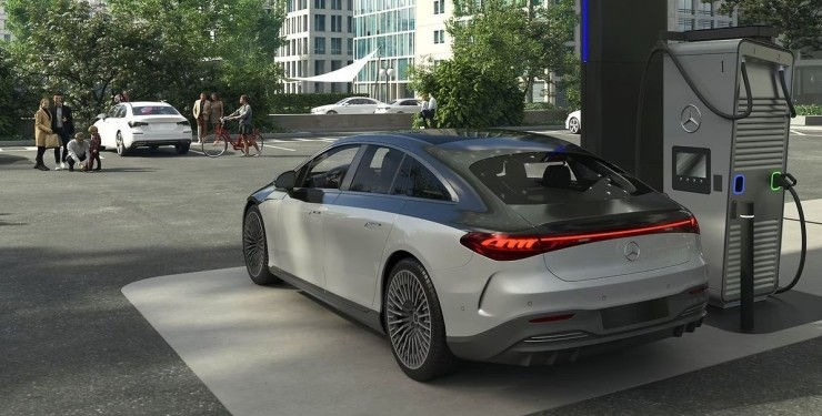 Mercedes представил сверхбыстрые зарядные станции для электромобилей.