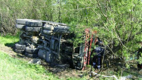 Водителя госпитализировали с легкими травмами.