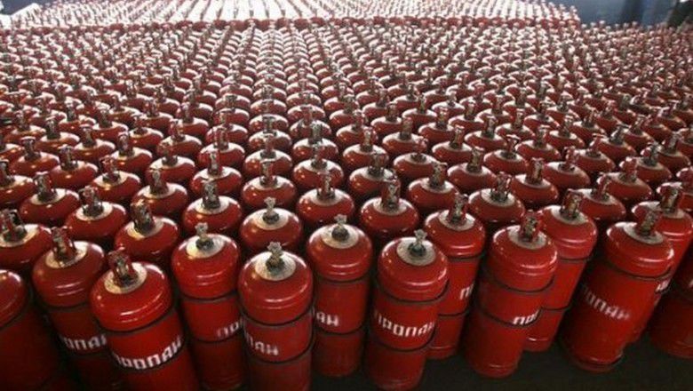 Властям поступило более 200 сообщений об использовании газовых баллонов.