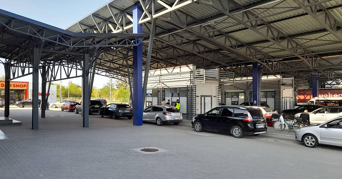 Atenție, călători: Două puncte de trecere a frontierei sunt supraîncărcate.
