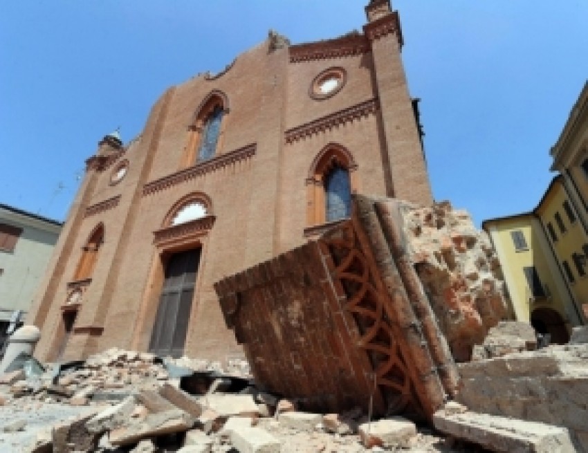 Biserica Madonina, cu hramul Sf. Dumitru, unde s-au rugat până acum moldovenii, a fost grav avariată în urma seismelor.