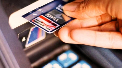 Банки Молдовы впредь будут возвращать клиентам украденные с их карточек деньги.