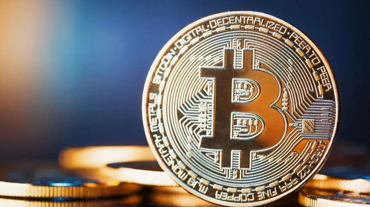 Биткоин упал на $5 тыс. за сутки и потянул за собой альткоины.