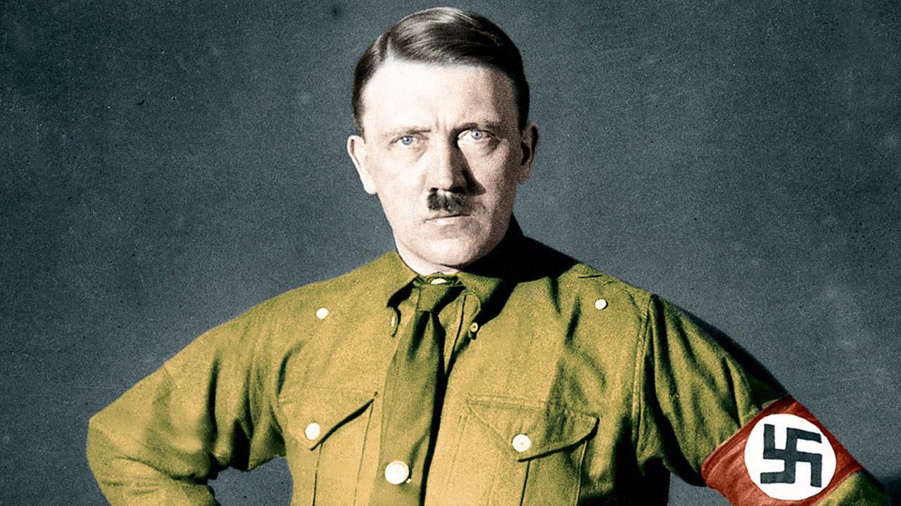 Hitler îşi repeta discursurile făcându-şi poze în timp ce le recita.