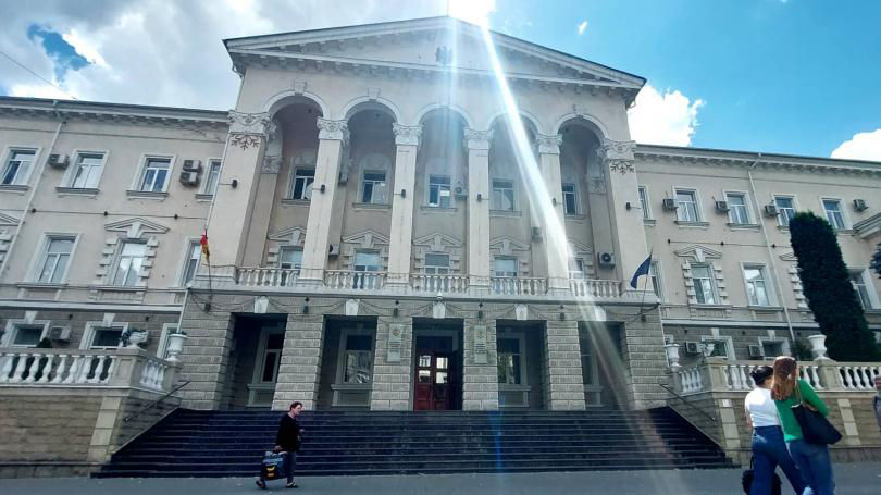 Сотрудник МВД при увольнении получил почти 1 миллион леев.