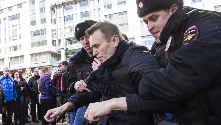 Оппозиционный политик Алексей Навальный арестован судом на 30 суток.