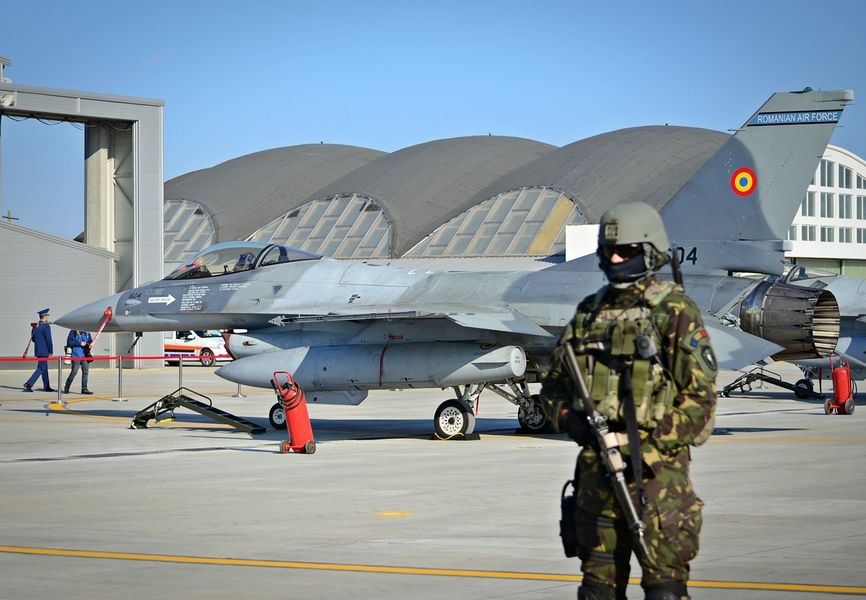 США отправили сотни солдат и самолеты F-16 в Румынию.