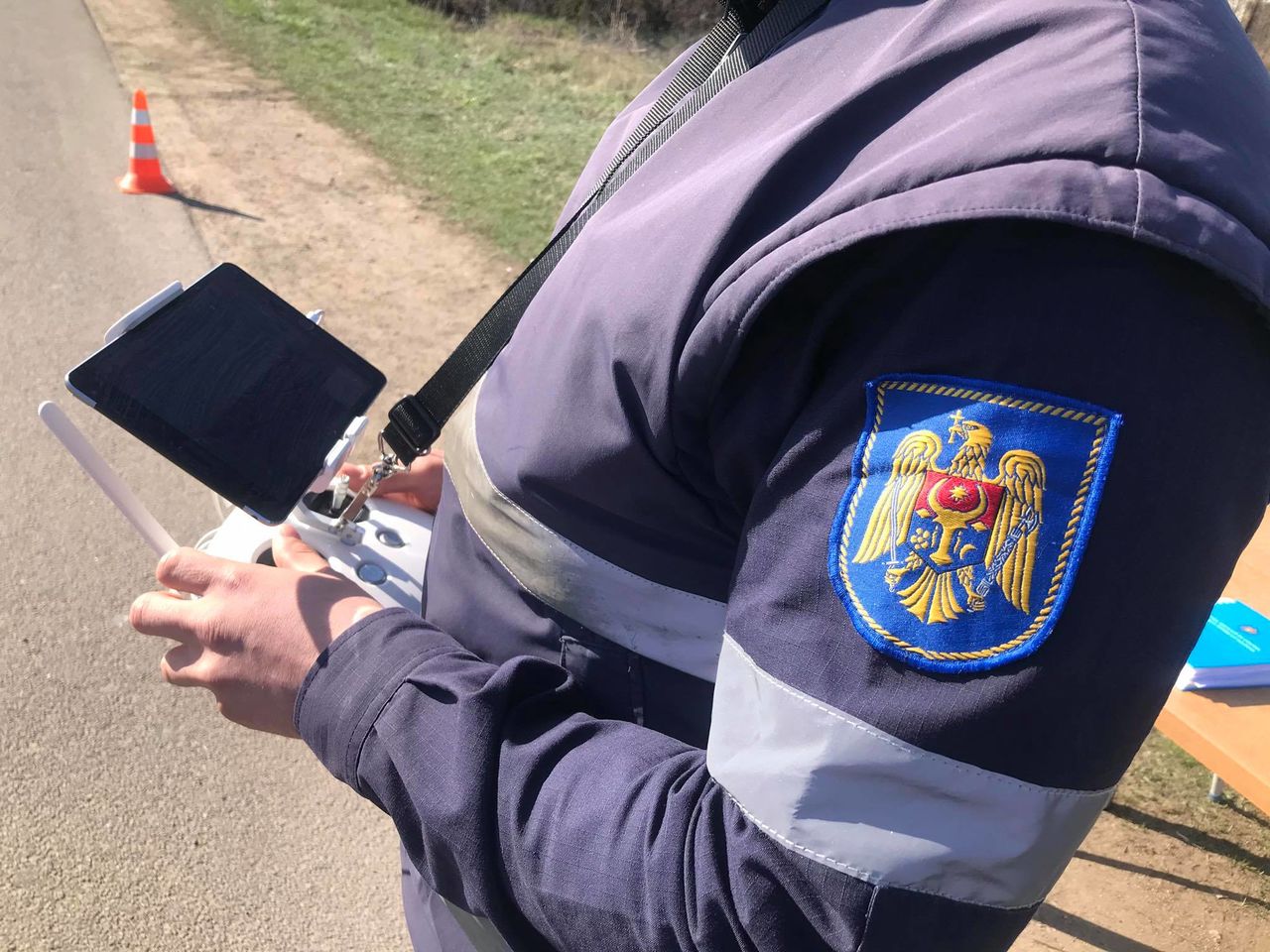 Полиция использует беспилотники для контроля за соблюдением карантина.
