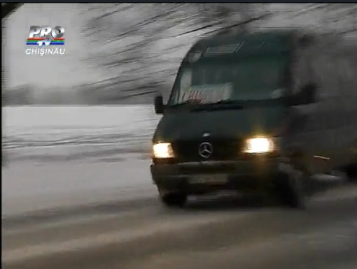 Водитель микроавтобуса чудом избежал аварии.