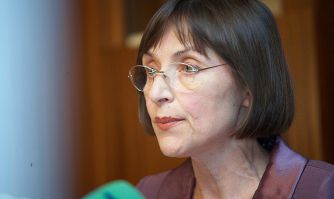 Un deputat din AIE-3 cere demisia ministrului Educaţiei, Corina Fusu. Foto: curentul.md
