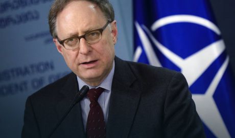 Заместитель генерального секретаря НАТО Александр Вершбоу .