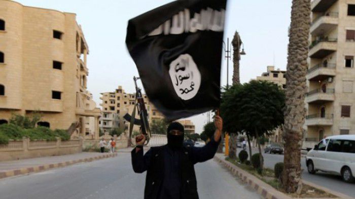 ISIS încasează din taxe, confiscări și extorcări cel puțin la fel de mulți bani ca din vânzările de petrol. Foto: cugetliber.ro