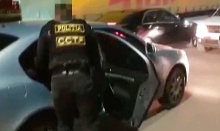 Задержаны мужчины, склонившие жительницу столицы к занятию проституцией в Австрии.