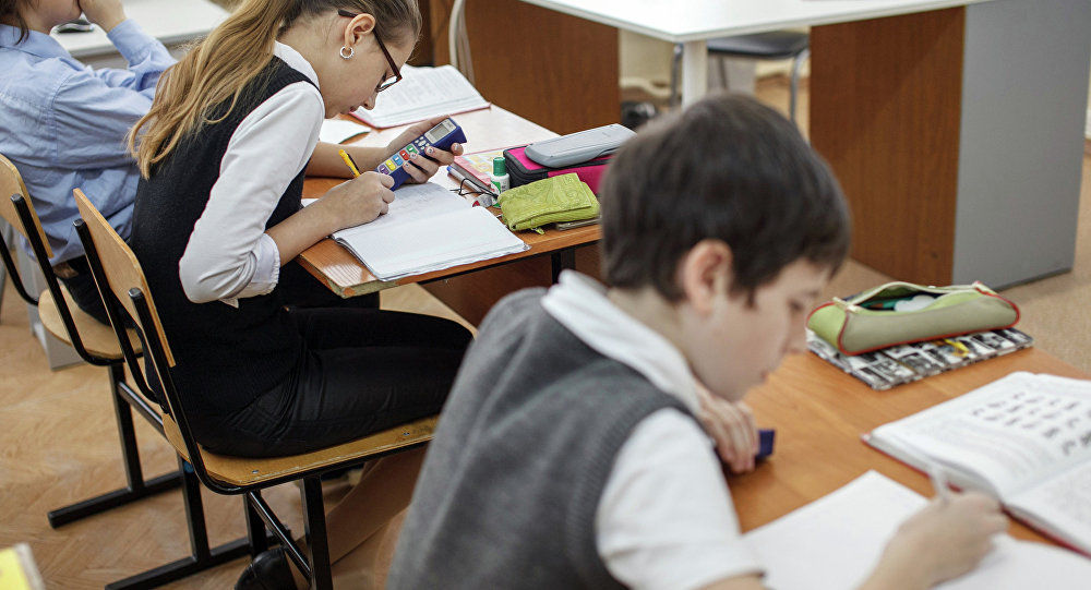 В Кишиневе школьники отказались от цветов к 1 сентября.