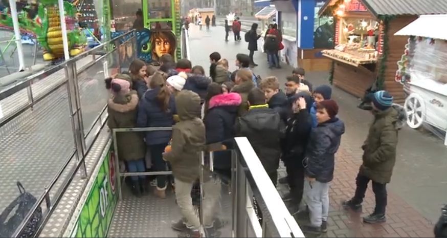 Дети могут бесплатно кататься на каруселях в столице.