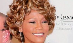 Cântăreaţa Whitney Houston a avut un defect la inimă, o anomalie congenitală pe care a ţinut-o secretă, potrivit “National Enquirer”.