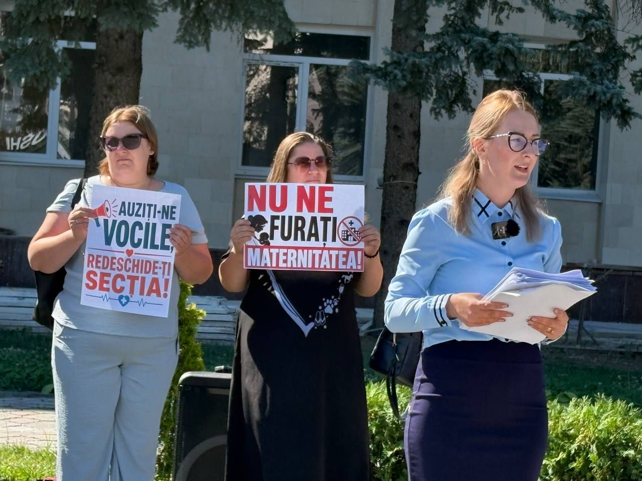 Жительницы Штефан-Водского района вышли на протест против закрытия роддома.
