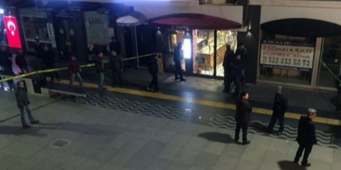 В Турции неизвестный захватил заложников в ресторане.