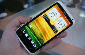 Unele dintre dintre cele mai populare smartphone-uri moderne, HTC One X si Evo 4G LTE, s-ar putea sa faca istorie. Foto: nomobile.ru