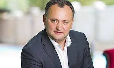 Лидер социалистов Игорь Додон пошел на риск, проголосовав за президента Николая Тимофти.