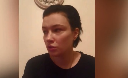 Случившееся довело артистку до слёз, так её "жёстко и подло" использовали в "политических играх".