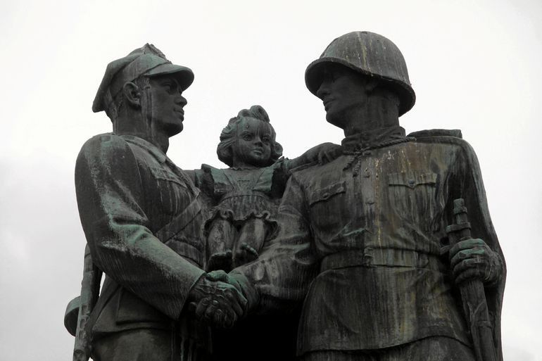 Памятник советским солдатам в польской Легнице. 
