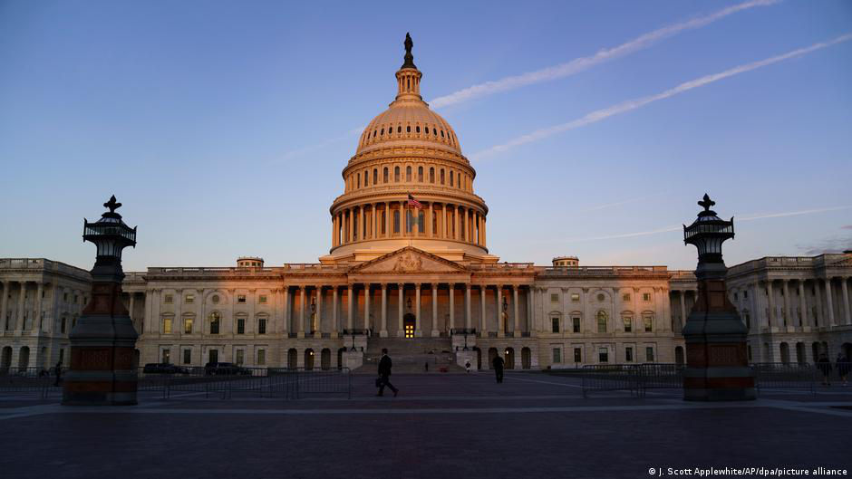Конгресс США принял 434-миллиардный пакет по защите климата и борьбе с инфляцией.