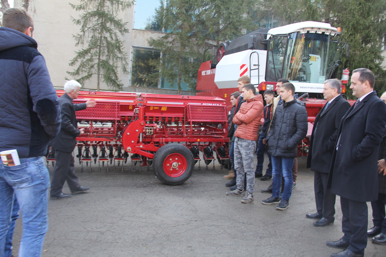 Colegiului Tehnic Agricol din UTA Găgăuzia a primit computere, tractor și semănători. 