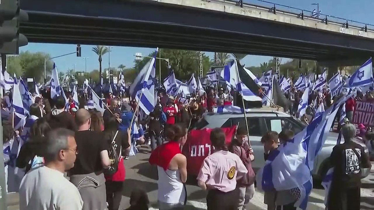В Израиле прошли акции протеста после отказа Нетаньяху от компромисса.