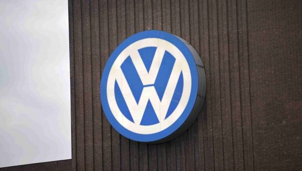 Аналитики объясняют это движение цен скандалом с Volkswagen.