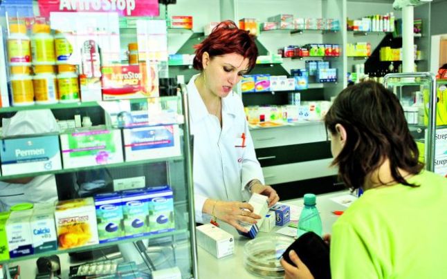 Farmaciștii nu vor mai vinde pacienților cele mai scumpe antibiotice, cum s-a întâmplat până în prezent. Foto: adevarul.ro