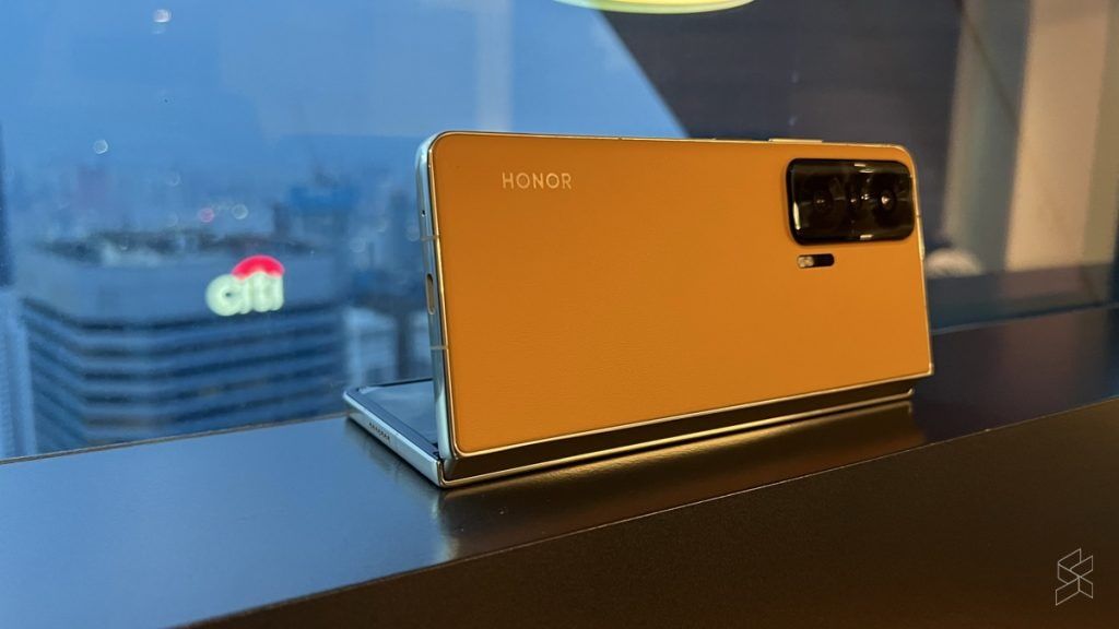 Honor представил свой первый гибкий смартфон.
