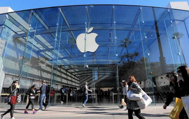 Apple подозревается в махинациях.