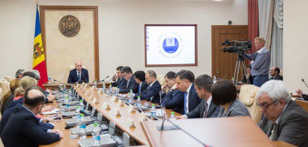 Miniștrii l-au numit astăzi pe Sergiu Cornic în calitate de director al Agenţiei Relaţii Funciare şi Cadastru în locul lui Anatol Ghilaș. Foto: gov.md