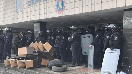 Захват спорткомплекса в Киеве: полиция задержала 62 человека