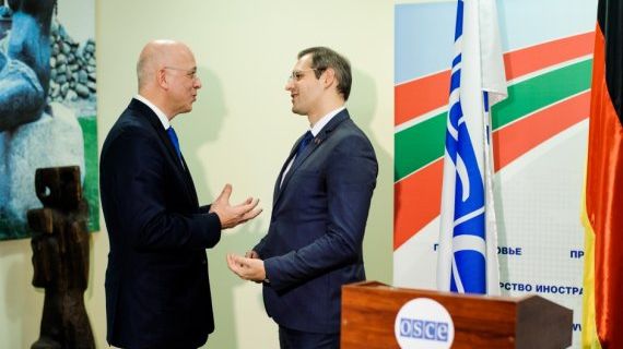 Дипломат сказал, что обе стороны проявили конструктивный подход.