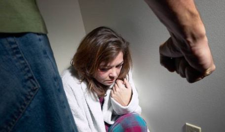 Numărul real al cazurilor de violenţă în familie este greu de contabilizat, spun specialiştii.