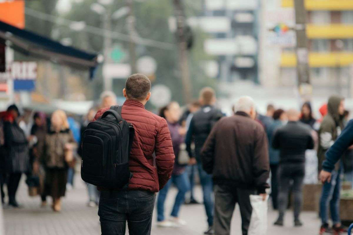Scădere demografică record: Până la 60.000 de persoane părăsesc Moldova anual.